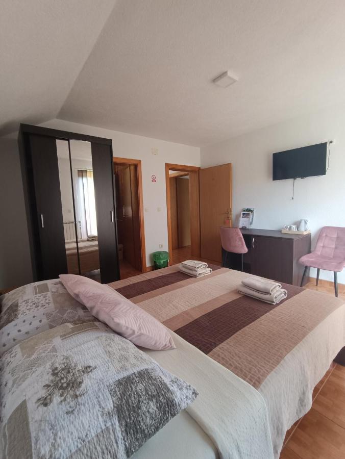 Rooms Marijanovic Plitvice Vrelo Korenicko Bagian luar foto