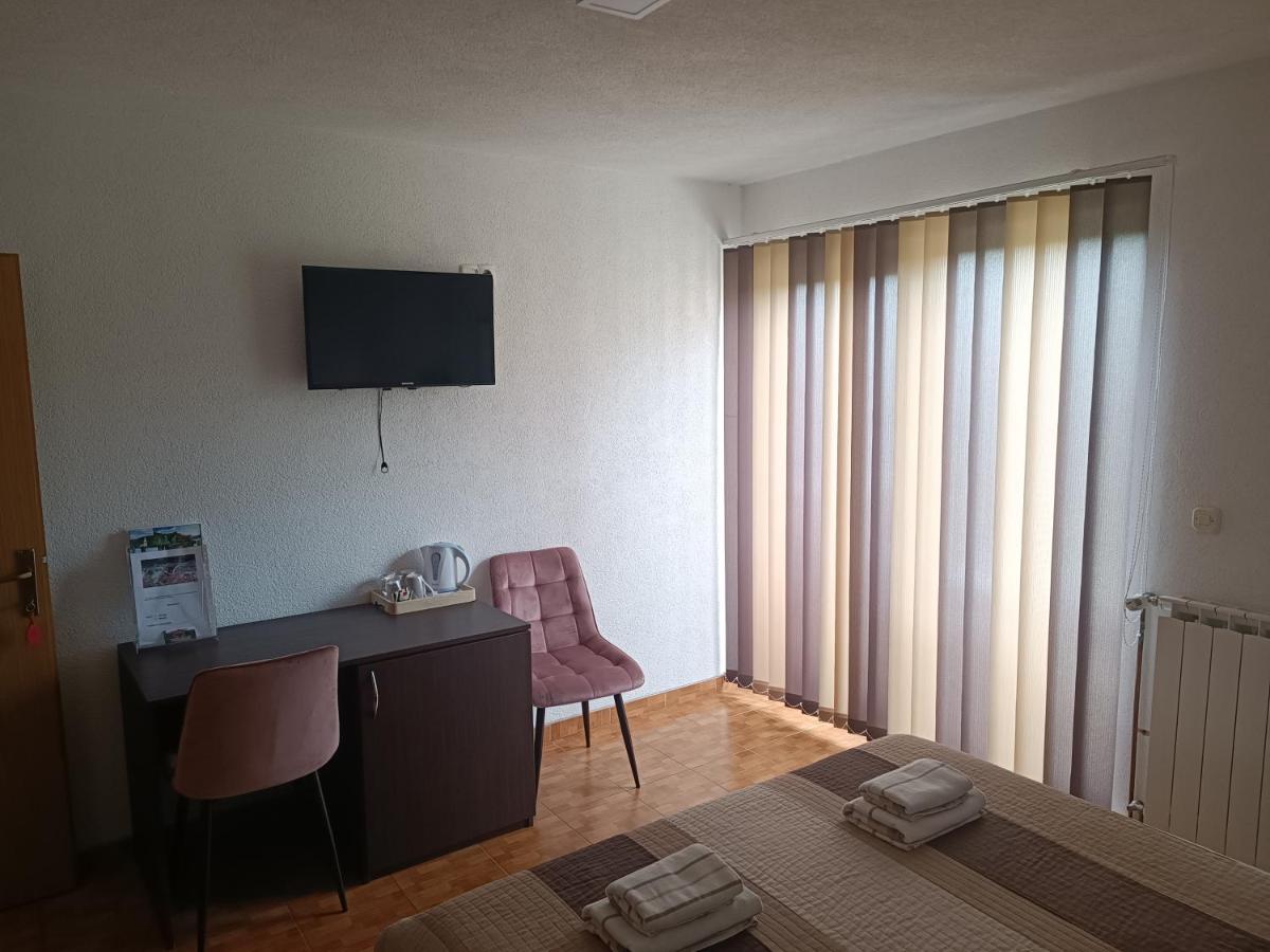 Rooms Marijanovic Plitvice Vrelo Korenicko Bagian luar foto